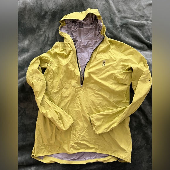 On running jacket - Picture 2 of 8